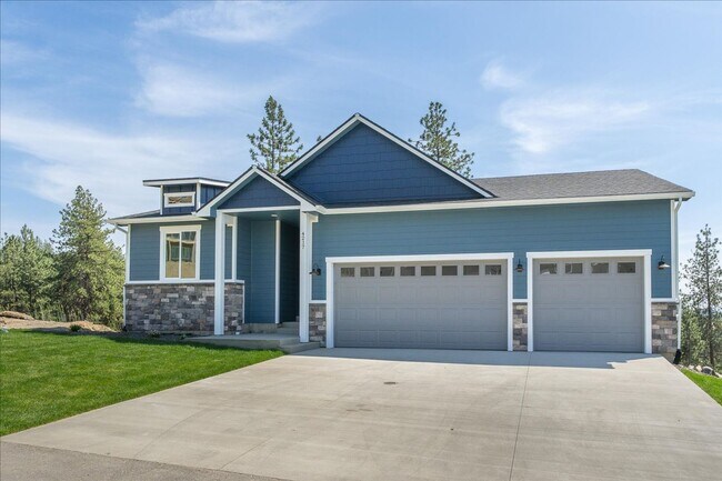 Foto del edificio - $3,800 - 4 Bed / 3 Bath Stunning Brand New...