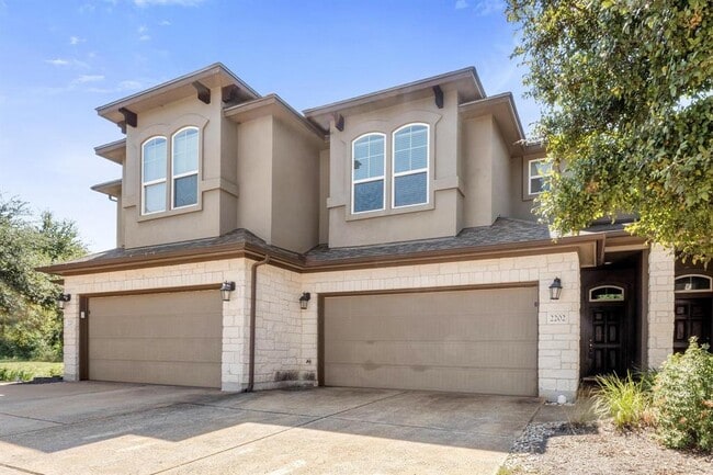 Building Photo - 13400 Briarwick Dr