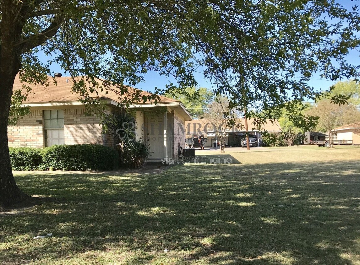 Foto principal - 200-202 Kettler Dr