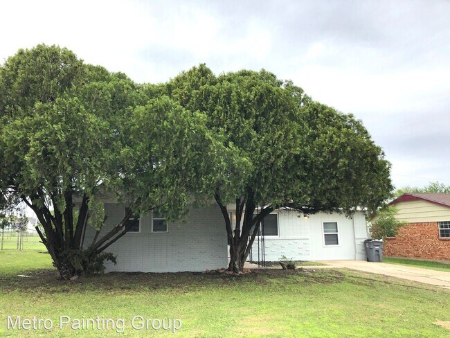 Building Photo - 3 br, 1 bath House - 16 NW 53rd St.