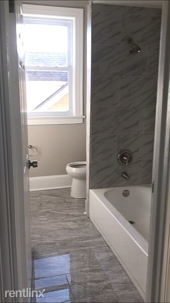 Foto del edificio - 3 br, 1 bath Apartment - 1 Charles Street 2