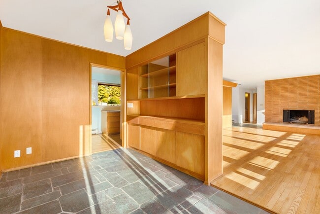 Building Photo - 3 Bedroom Spacious View Home close to Boeing
