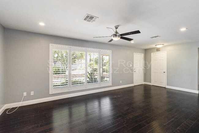 Building Photo - 6353 E Weldon Ave