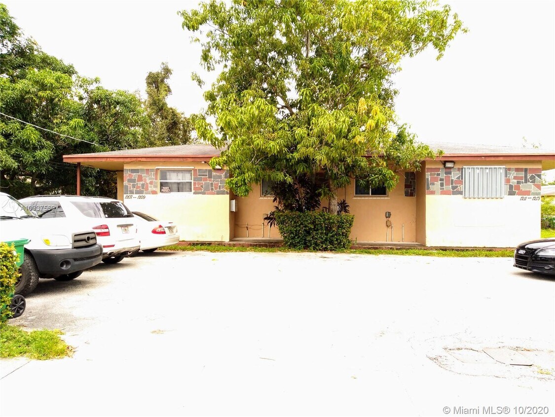Primary Photo - 1209 NE 112th St