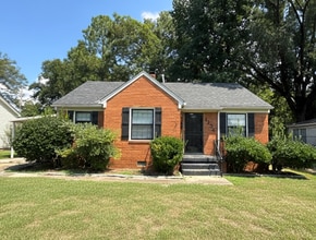 Building Photo - 1234 Robin Hood Ln