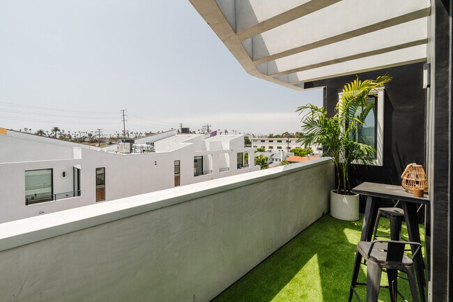 Foto del edificio - 2437 Penmar Ave
