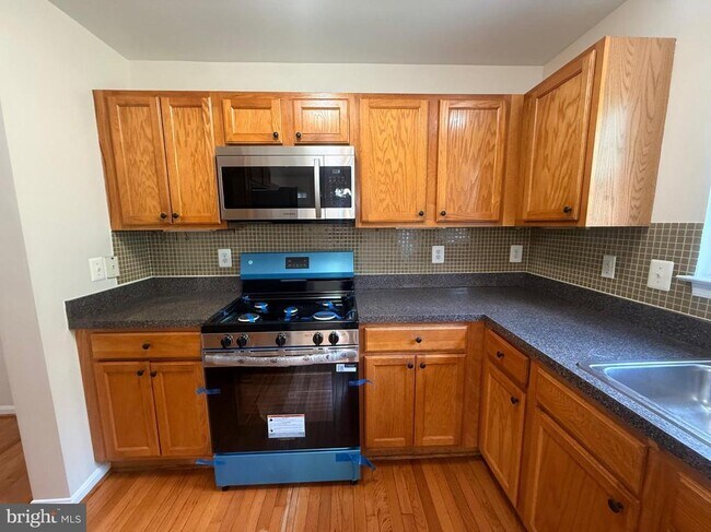 Foto del edificio - 4805 Springmaid Ln