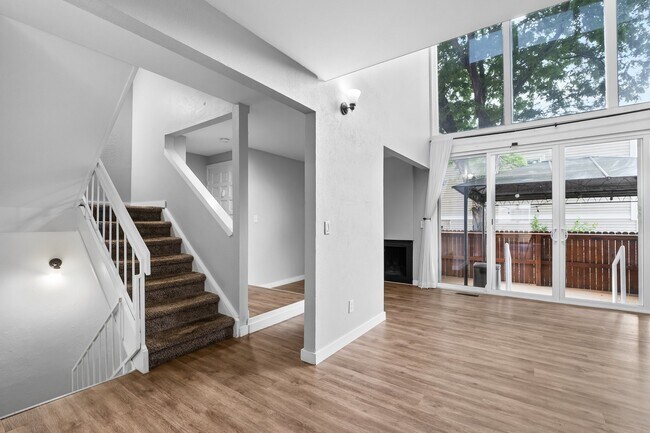 Foto del edificio - 1050 S Monaco St Pkwy