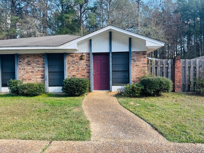 Building Photo - 1915 Reed St