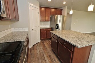 Building Photo - 715 SW Inby St