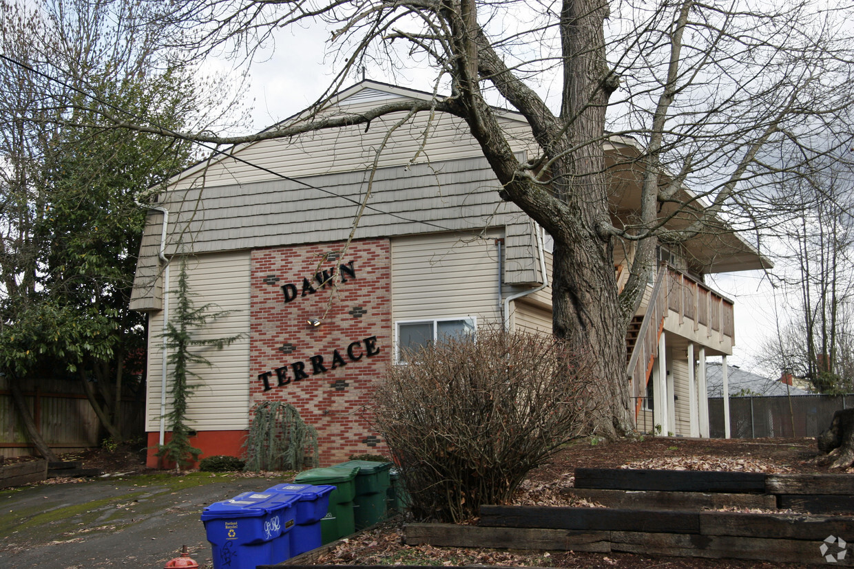 Primary Photo - Dawg Terrace