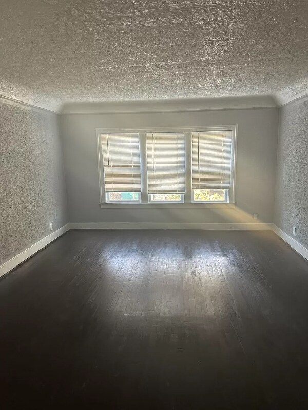 Foto del edificio - 8248 Roselawn St