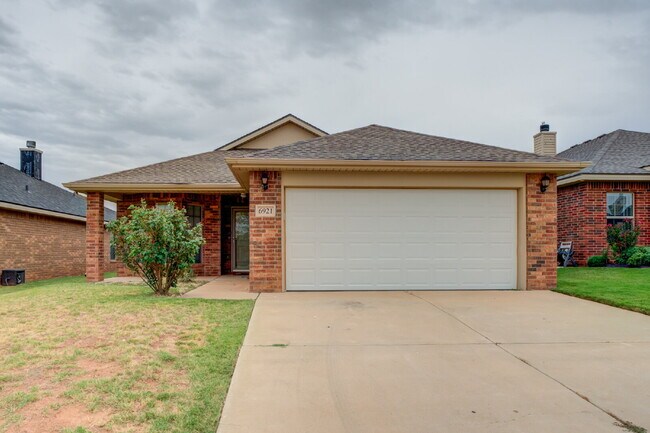 Building Photo - Wonderful 3 Bedroom 2 bathroom home!