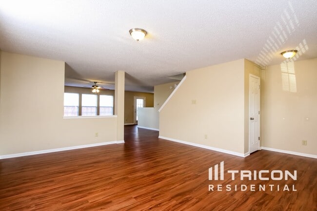 Foto del edificio - 10770 Parker Dr