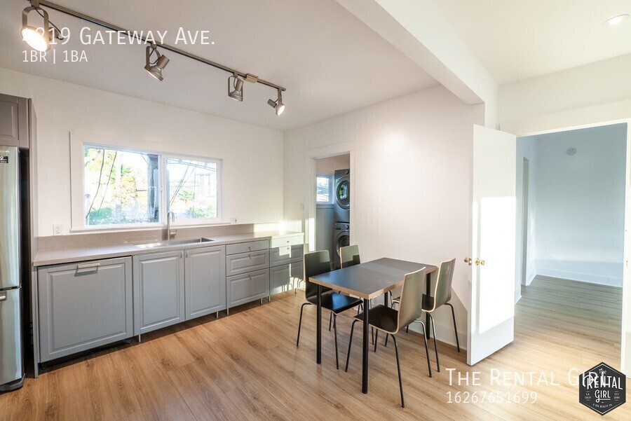 Foto principal - Sweet Silver Lake One Bedroom | Upper Unit...