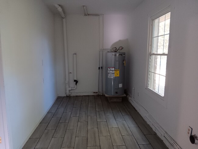 Building Photo - 105 Wiseman Rd