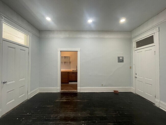 Building Photo - Studio Apartment with Utilities Included!