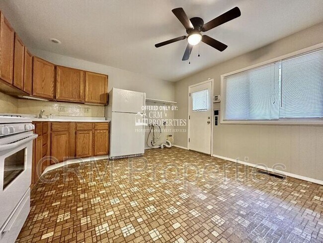 Building Photo - 806 Maumee Dr