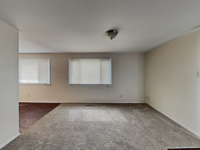 Foto del edificio - 7104 Grandview Dr