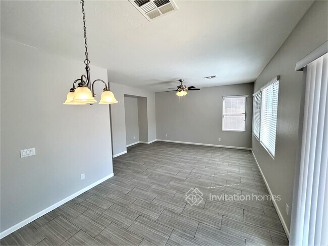Building Photo - 4477 E Del Rio St