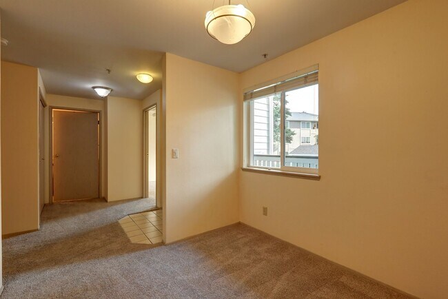 Foto del edificio - Beautiful 2 Bedroom/2 Bath Renton Condo, Great Location, W/S/G included!!