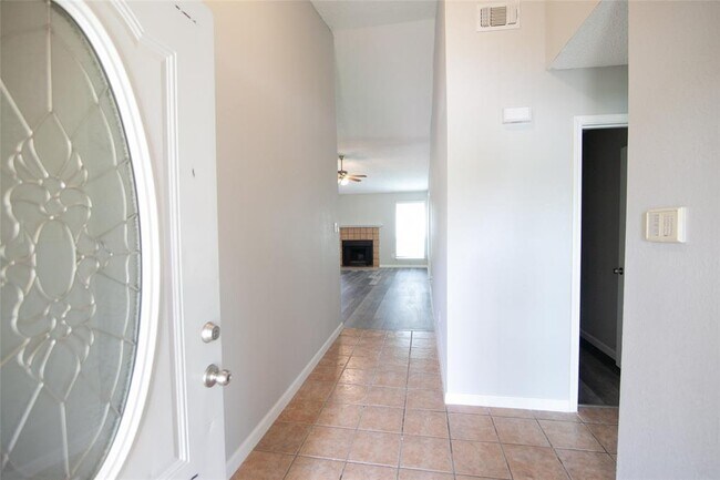 Building Photo - 6230 Fernwood Dr
