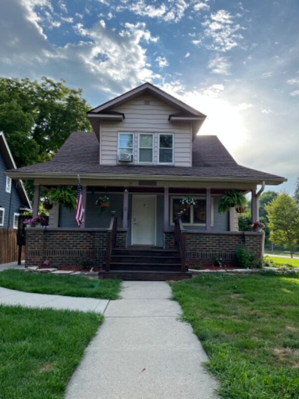 Building Photo - 1026 37th St