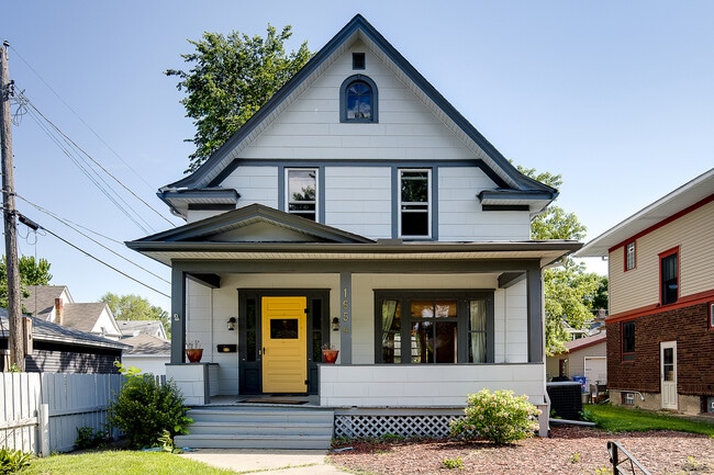 Building Photo - 1654 Van Buren Ave