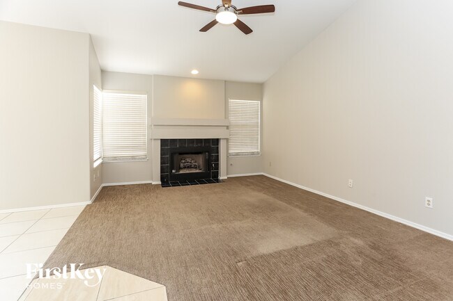 Building Photo - 4421 Inez Dr