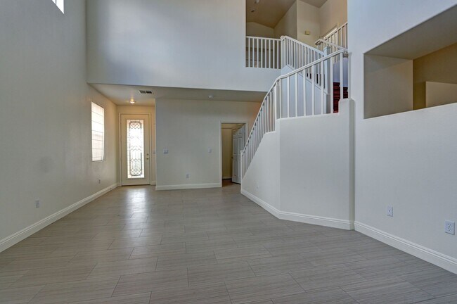 Foto del edificio - 133 Macoby Run - Beautiful 4 bedroom Rhode...