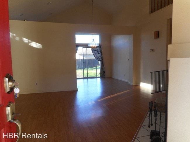 Building Photo - 220 King Arthur Ct