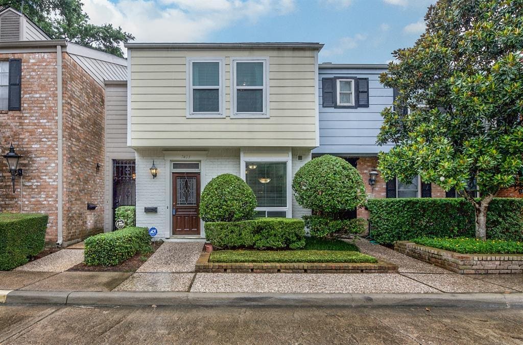 7403 Brompton St, Houston, TX 77025 Condo for Rent in Houston, TX