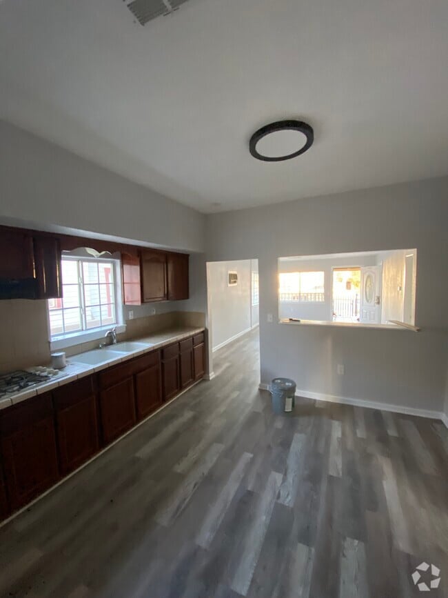 Oleander/Sunset Apartments for Rent with Parking Bakersfield, CA 15