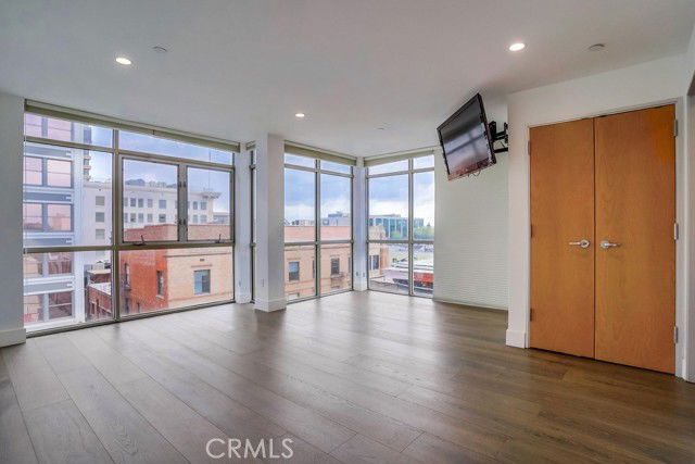 Foto del edificio - 35 N Raymond Ave