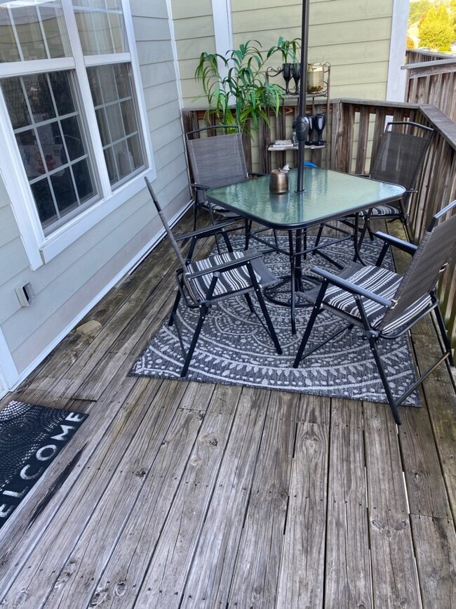 Amplia terraza - 8130 Lenox Creekside Dr