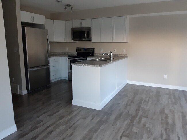 Building Photo - 25 Bed 0 Bath Unit in Calmar, AB