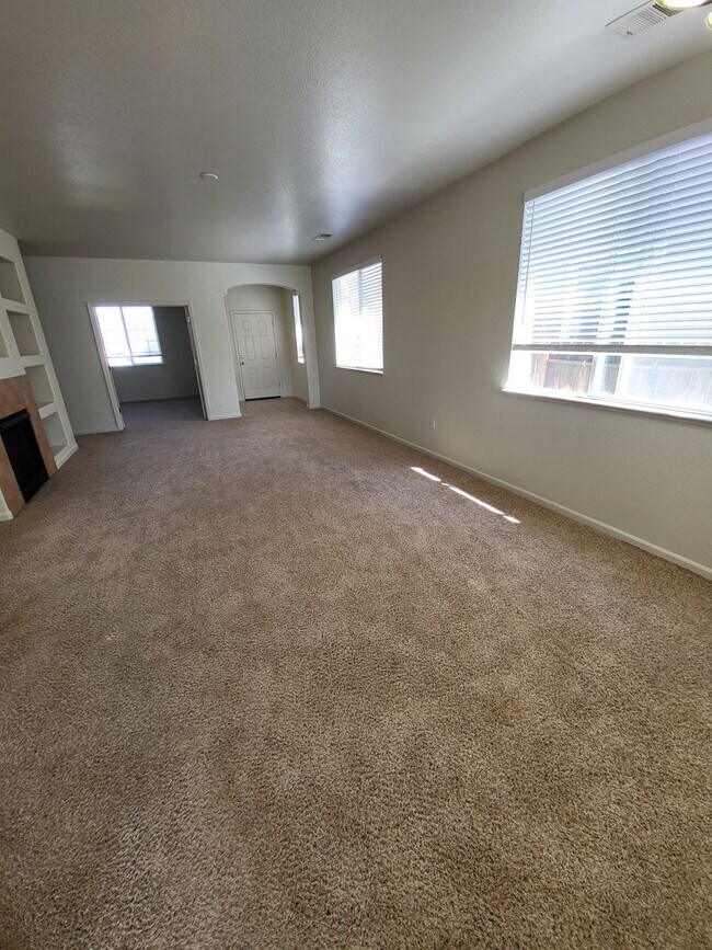 Building Photo - 377 Royal Troon Dr