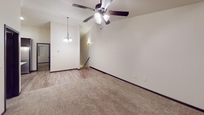 Foto del edificio - Stunning 3 Bed / 2 Bath Townhome in Northern Lights
