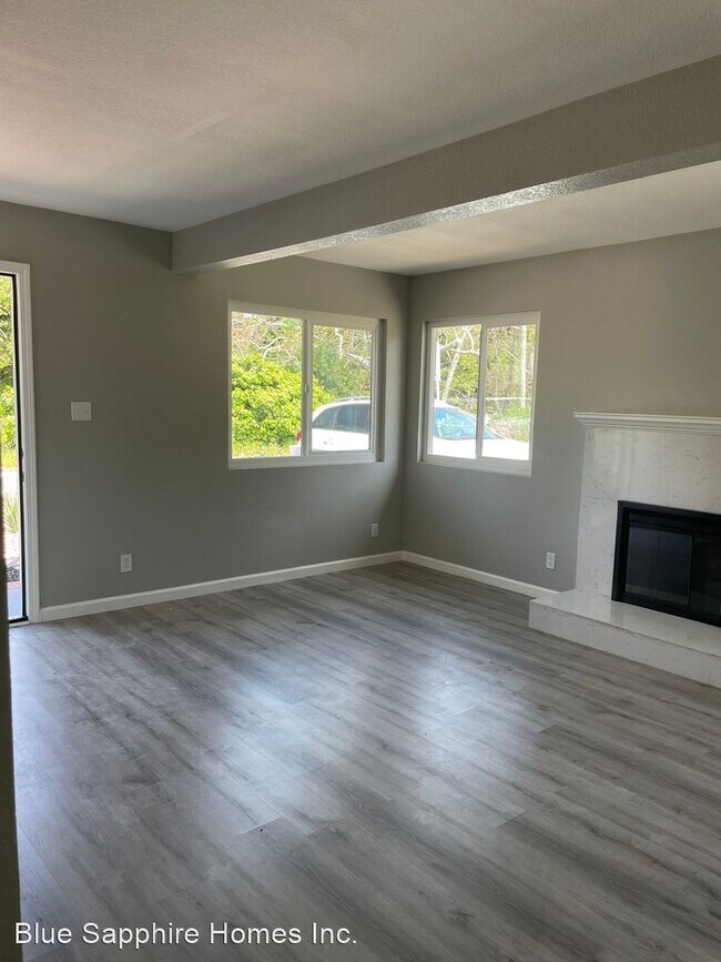 Building Photo - 3 br, 2 bath House - 1285 Russell Way