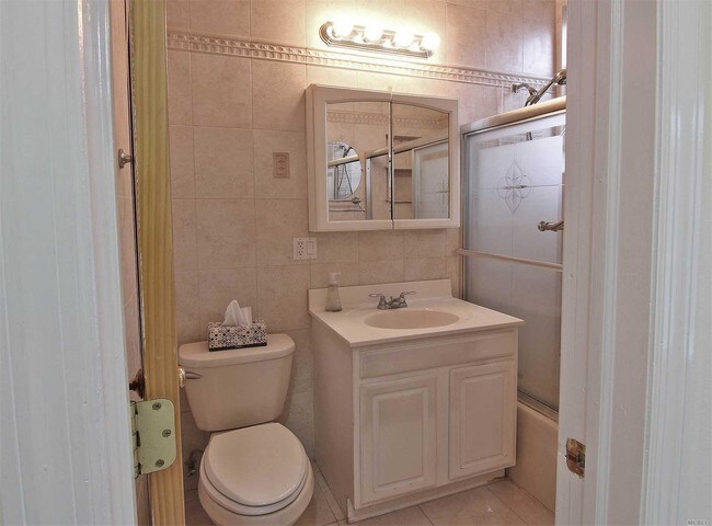 Building Photo - 2 bedroom in Glendale NY 11385