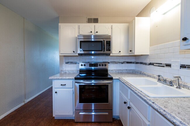 Foto del edificio - 1304 N Irvington Ave