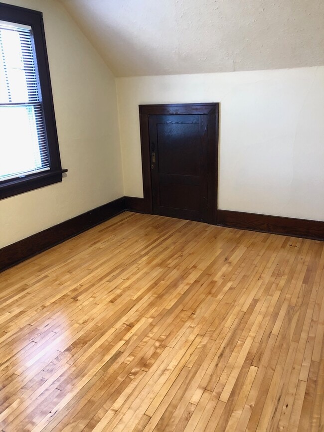 Upstairs bedroom 1 - 509 E Vernon Ave