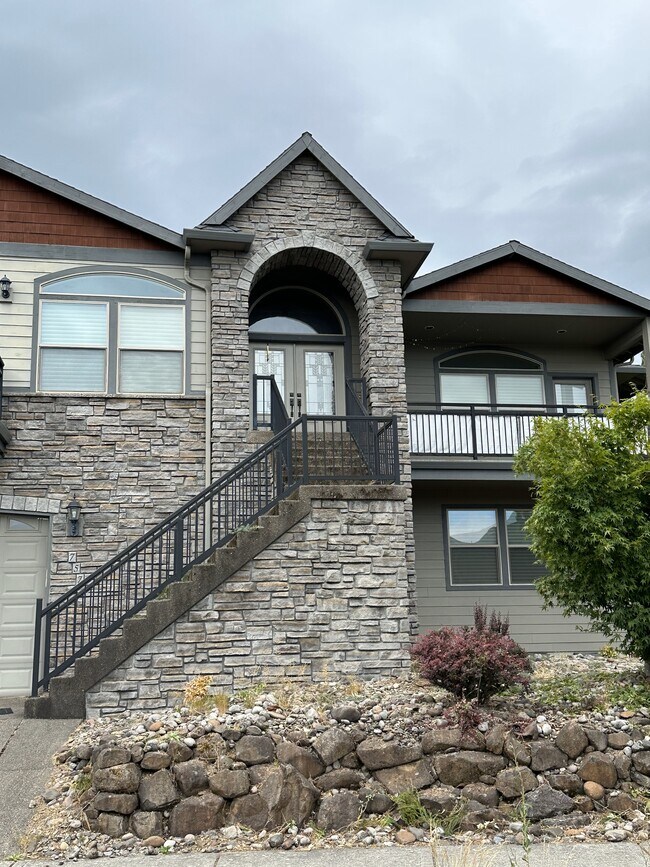 Building Photo - 757 W Lookout Ridge Dr