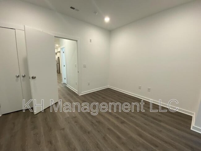 Building Photo - 4936 W Thompson St