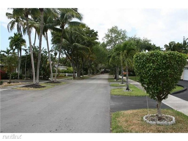 Building Photo - 33 Samana Dr