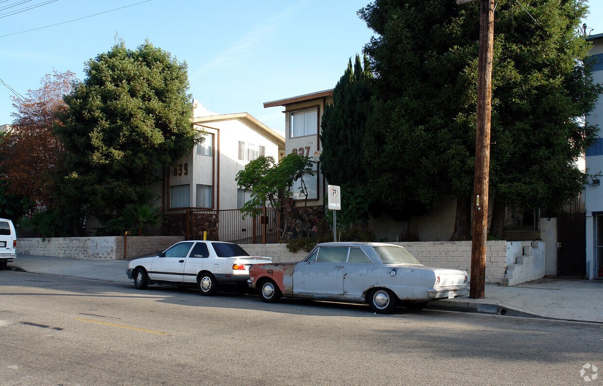 Building Photo - 837-839 W Beach Ave