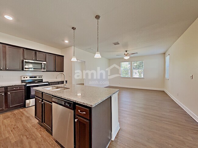 Foto del edificio - 105 Moultrie Crossing Ln