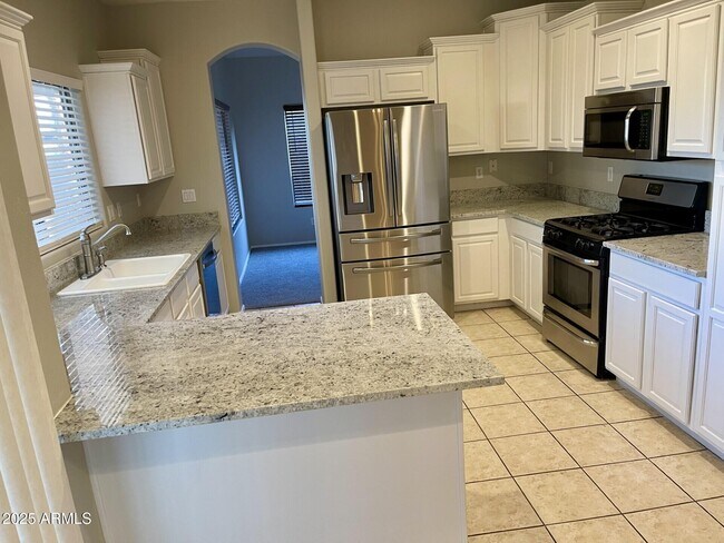 Foto del edificio - 3613 N 127th Dr