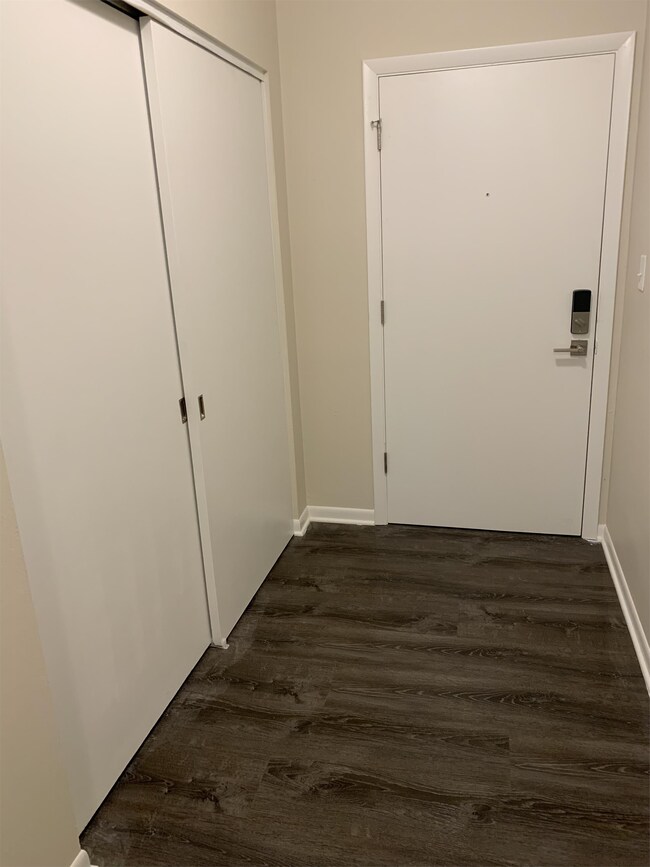 Foto del edificio - 2311 E North Ave