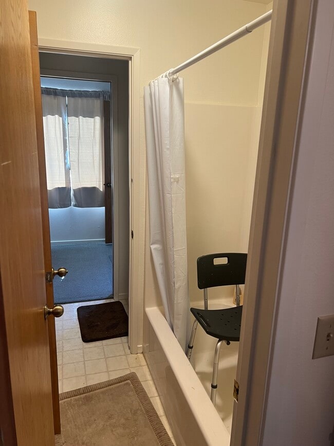 22241 Amberwood Ct Unit Apartment, Tehachapi, CA 93561 Apartments in Tehachapi, CA